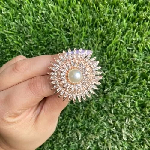 Elegant Pearl Flower Design Ring Image 2